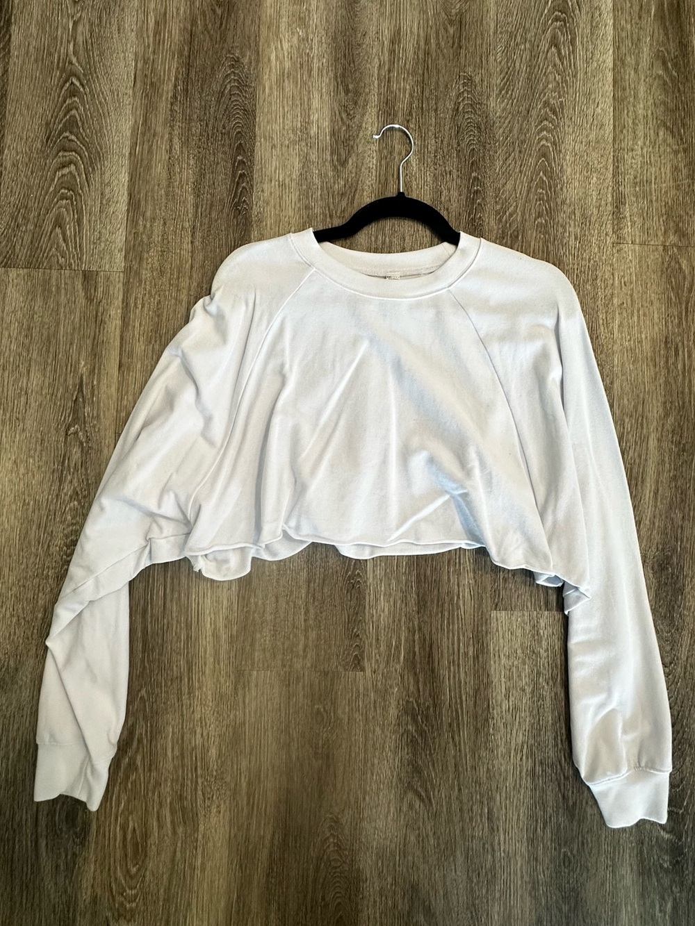 ALO Yoga Women’s Cropped Long Sleeve Flowy Top - White - S